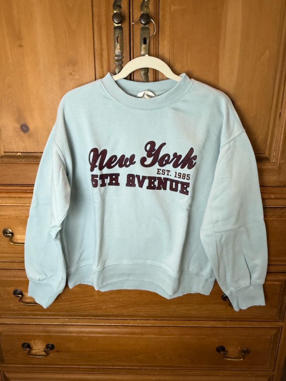 H&M New York 5th Avenue Graphic Crewneck Sweatshirt - Light Blue